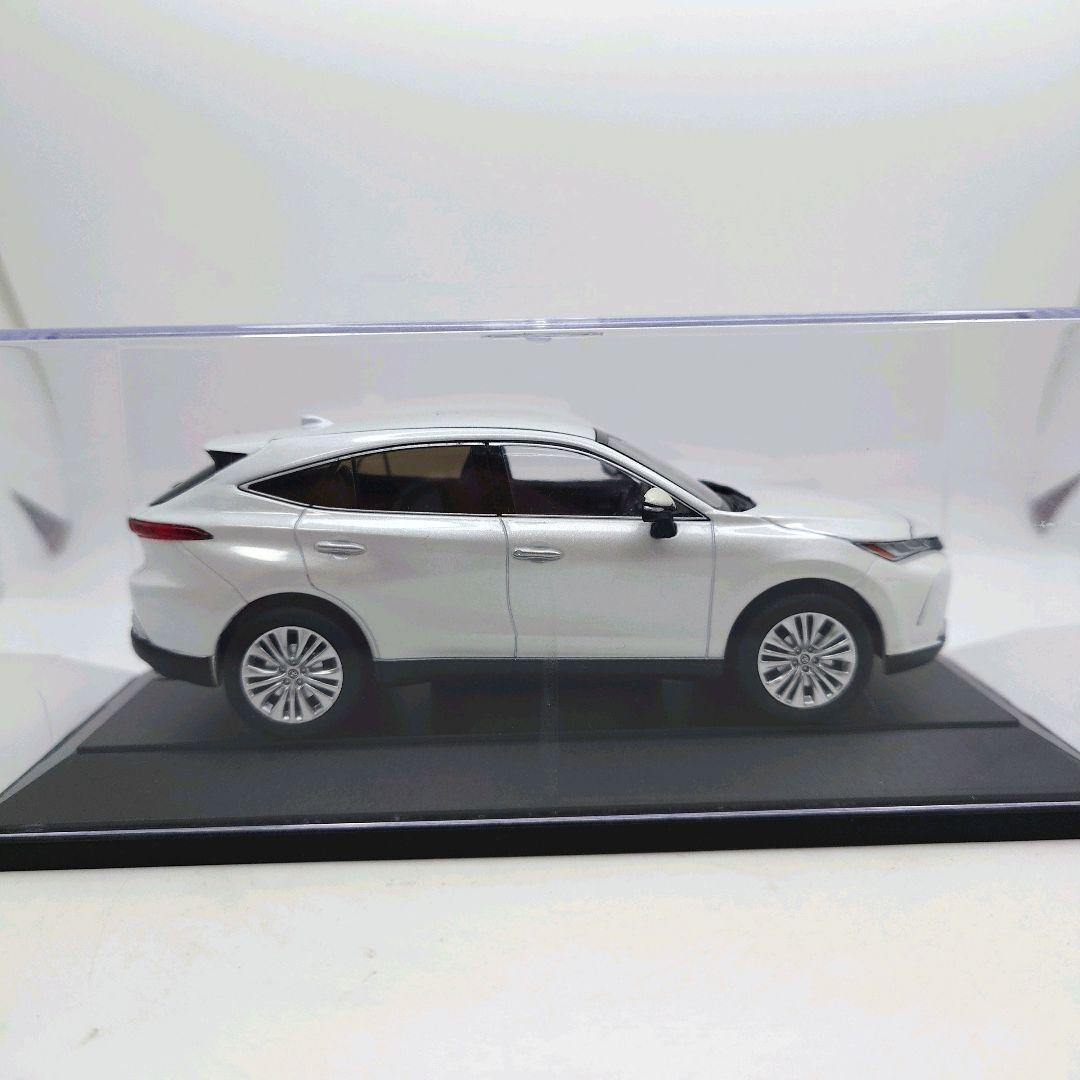 新型ハリアー　 ミニカー ホワイトパールクリスタルシャイン