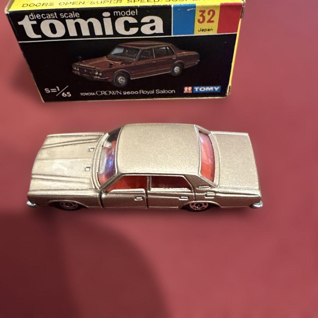 トミカ CROWN 2600  Saloon 1/65黒箱オリジナル