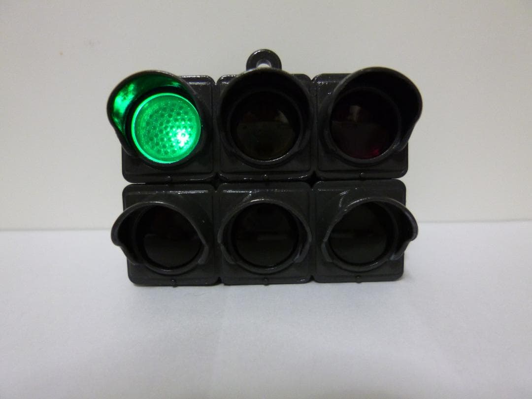 本物志向改造　信号機ガチャ（青色矢印３灯　ブラックグレー）