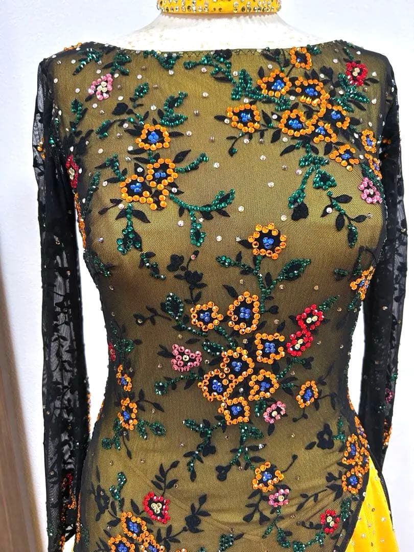 社交ダンススタンダードドレス　デモ　競技会　スワロフスキー　豪華　Ｍ