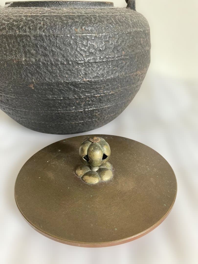 龍文堂造 丸型鉄瓶 銅製蓋付き