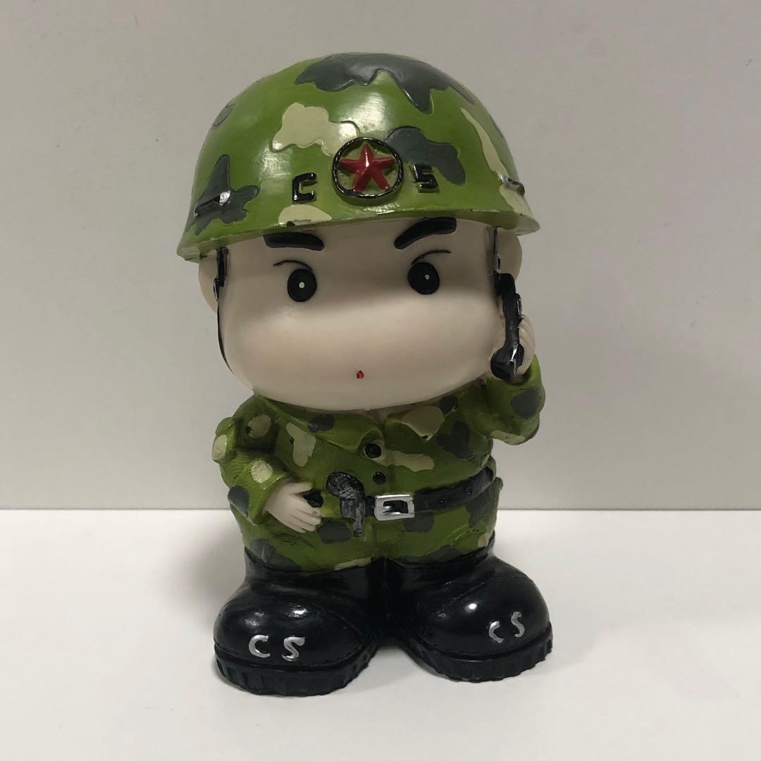 【珍品】激レア？　クレヨンしんちゃん？　自衛隊　フィギュア　貯金箱　迷彩服