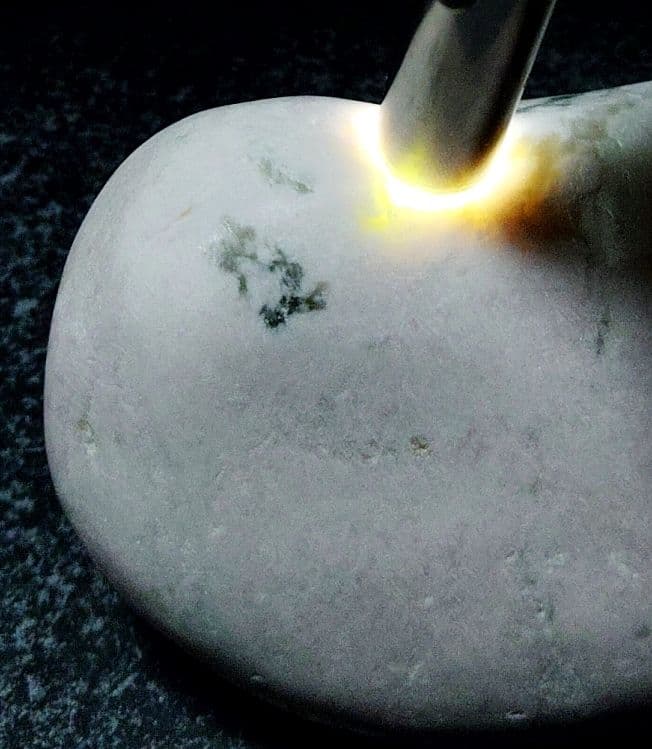 ★翡翠原石★糸魚川ピンク翡翠【須沢海岸・磨き・底カット801ｇ】