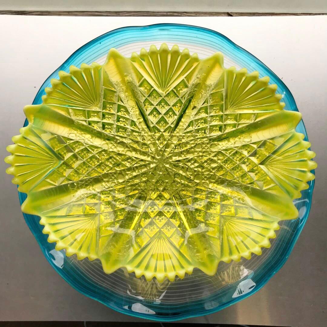 骨董　時代プレス　乳白色暈しカナリアイエロー　切子調プレス　プレート