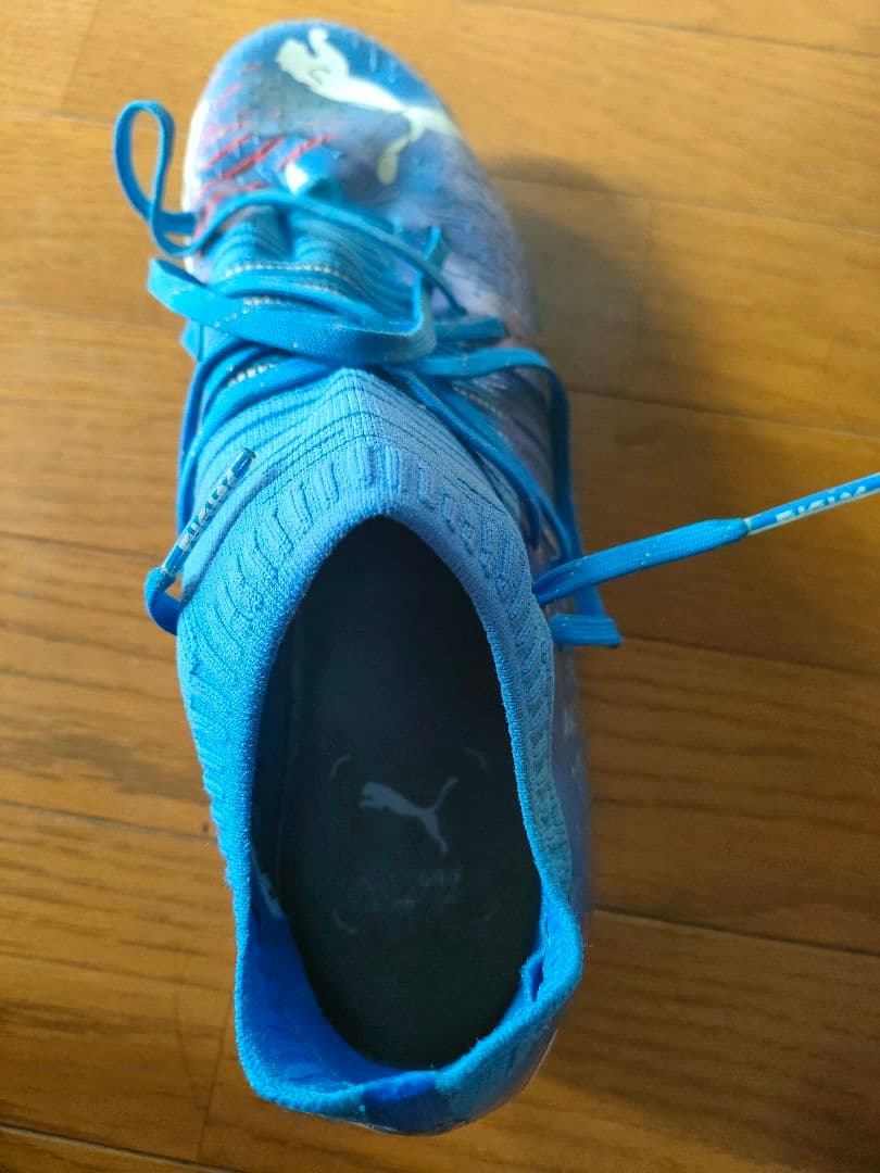 サッカースパイク　PUMA フューチャー　※奈良クラブ鈴木大誠選手使用済サイン入
