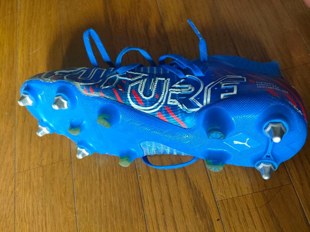 サッカースパイク　PUMA フューチャー　※奈良クラブ鈴木大誠選手使用済サイン入