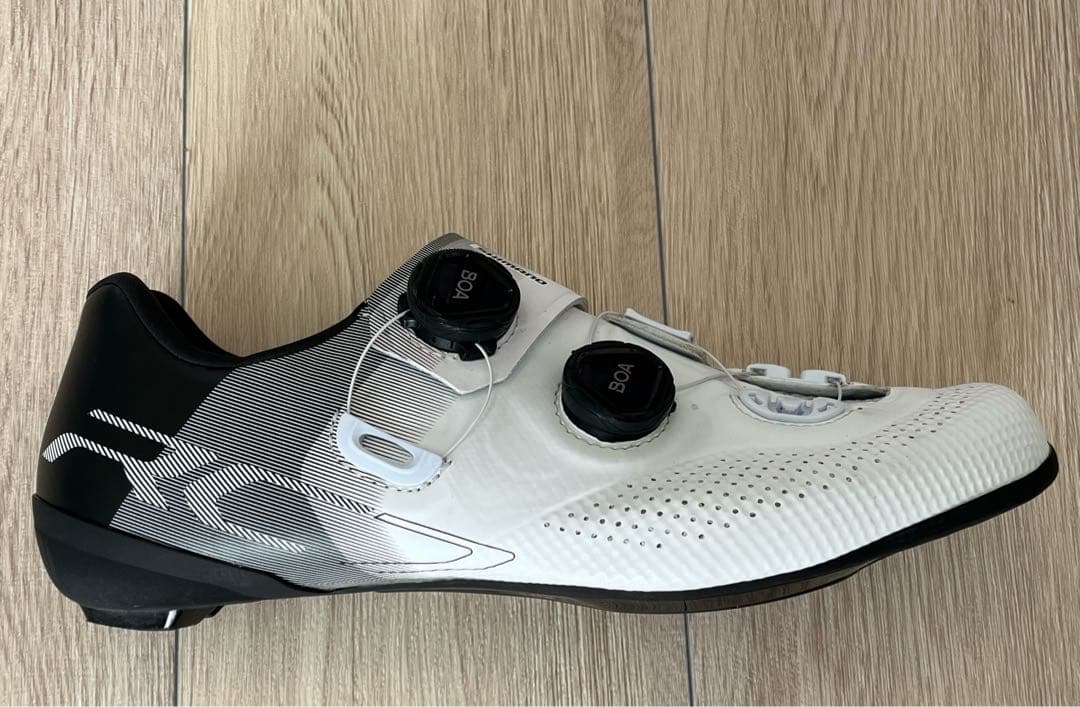 シマノ　ビンディングシューズ　RC7 SH-RC702 42E 26.5