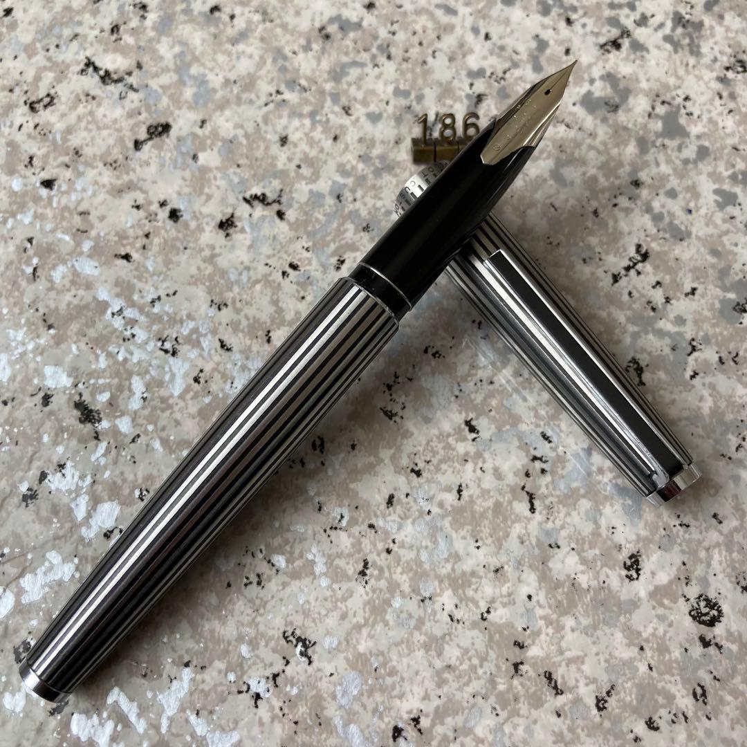 #186 オーバーホール済み 万年筆 PILOT パイロット 蝕刻 18k WG