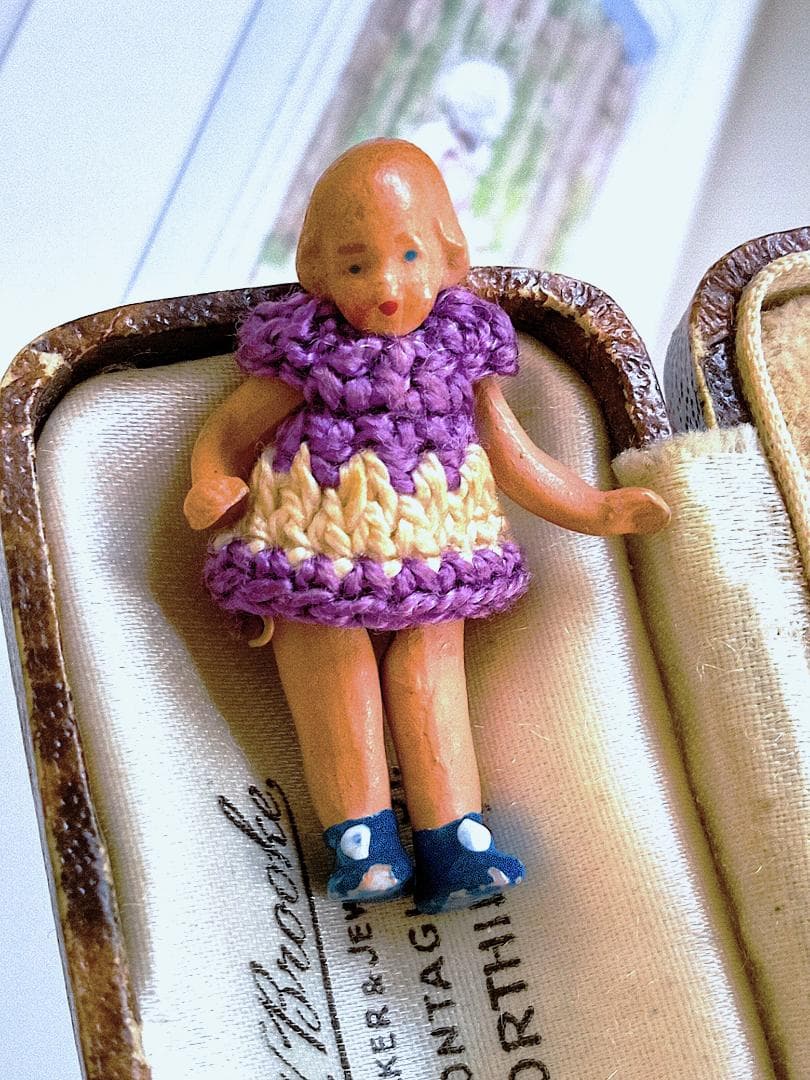 すみれ色ニットのミニチュア　HERTWIG　Carl Horn　アンティーク