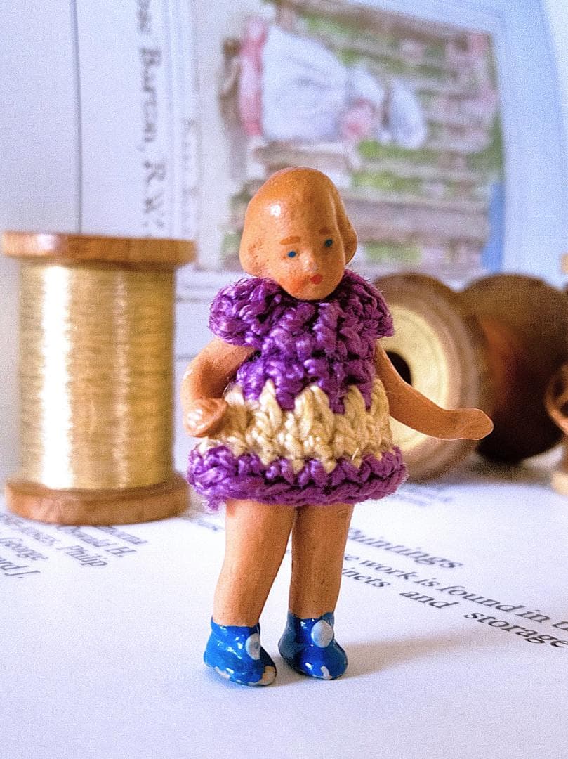 すみれ色ニットのミニチュア　HERTWIG　Carl Horn　アンティーク