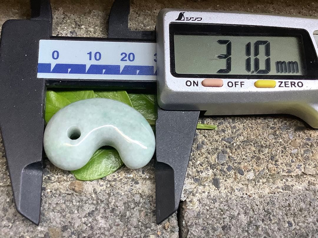 ⭕️ ⭕️神宿る本物の勾玉‼️　吉祥開運　糸魚川翡翠*ジェダイト　外部鑑定鑑別書付‼️