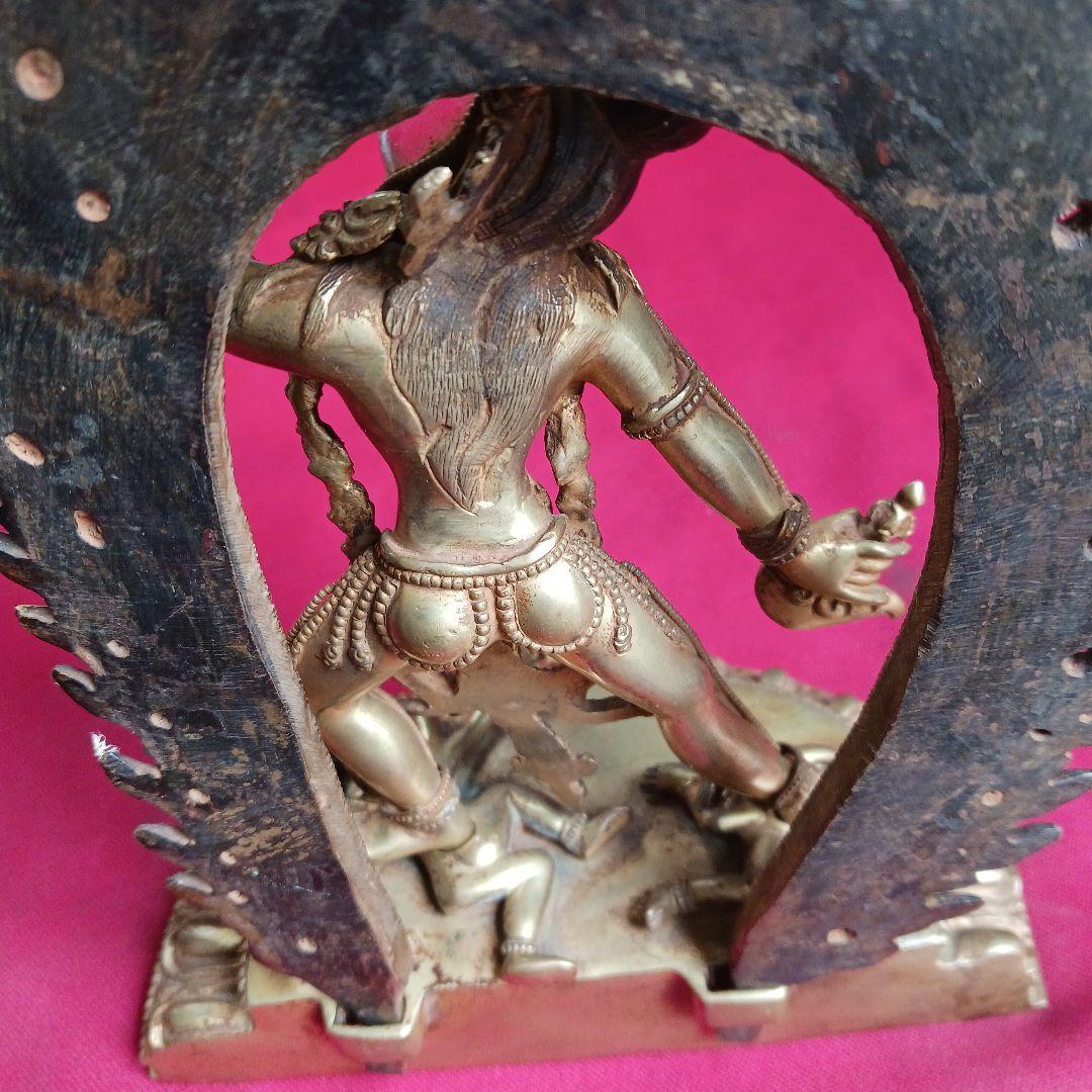 ネパール　パタン産　手彫りの上質なチベット仏教のヴァジュラヨーギニ　銅製　水晶