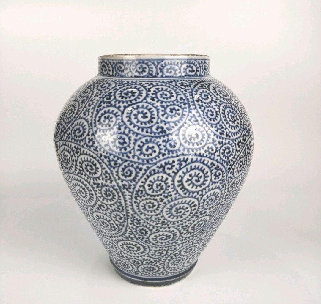 お値下げしました、古伊万里　染付　蛸唐草　沈香壺