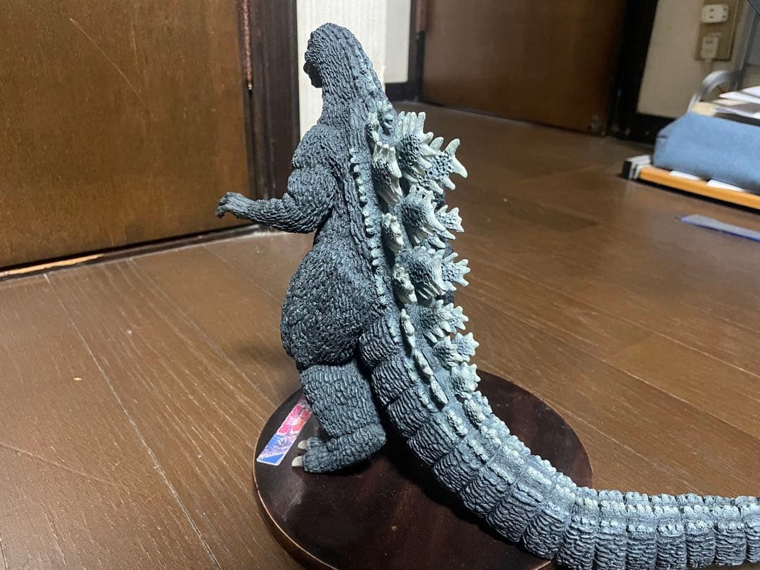 ゴジラ（1989）　レジン製　フィギュア 約20cm木製台座付き