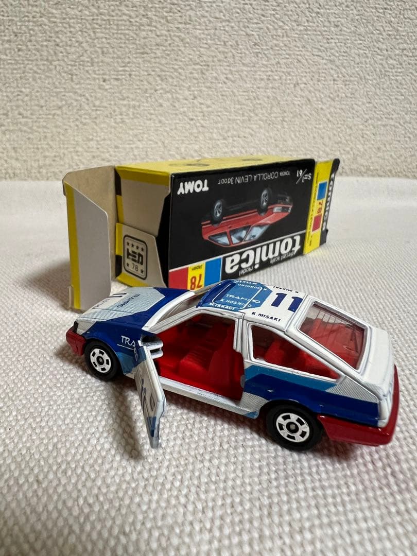 トミカ　トヨタカローラレビン3ドア