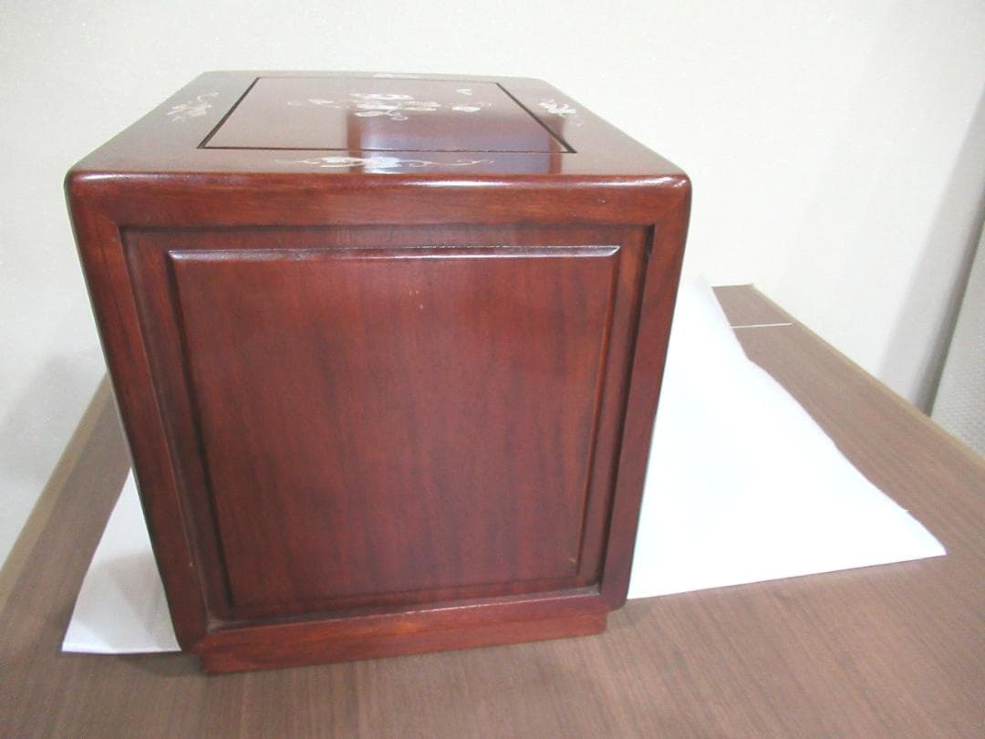 螺鈿家具 　螺鈿細工　 唐木 　花梨　葡萄柄　木製　３段　ミニ箪笥　小引出し