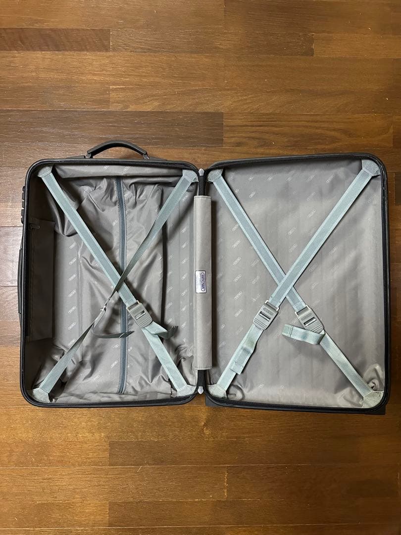 RIMOWA シルバー リモワ　キャリーケース 二輪　シルバー　機内持ち込み可