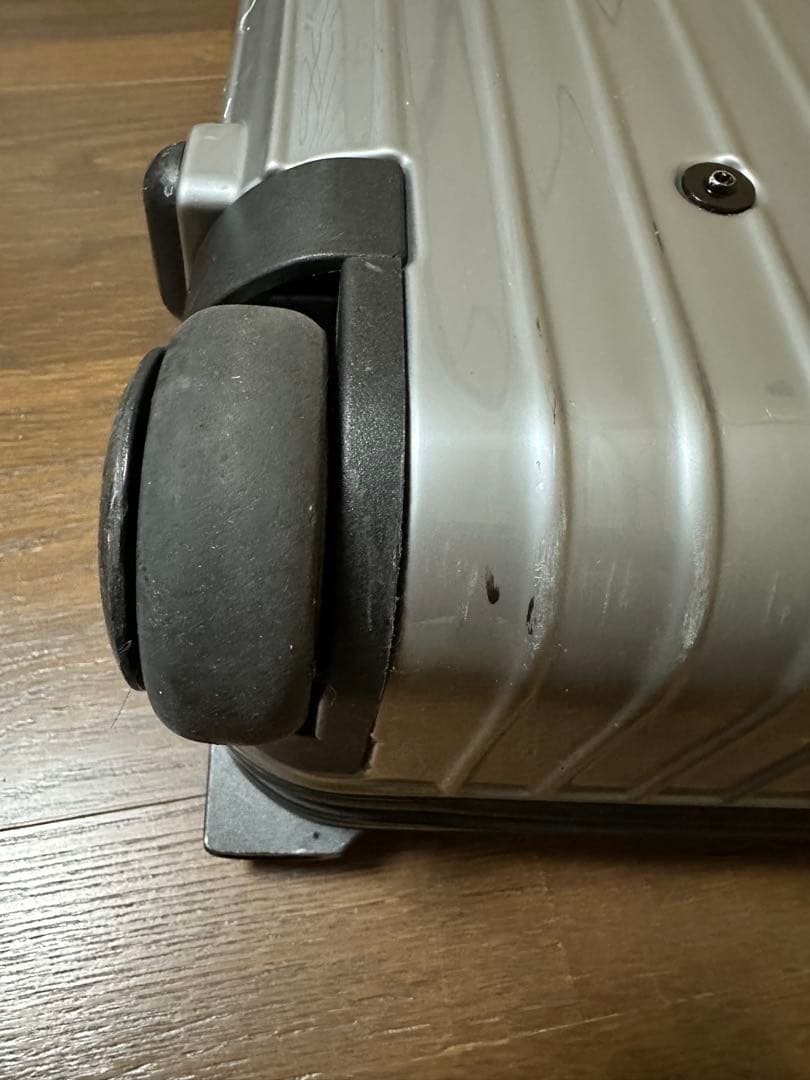 RIMOWA シルバー リモワ　キャリーケース 二輪　シルバー　機内持ち込み可