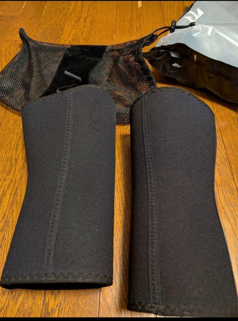 A7 HOURGLASS ニースリーブ Lサイズ　kyuu