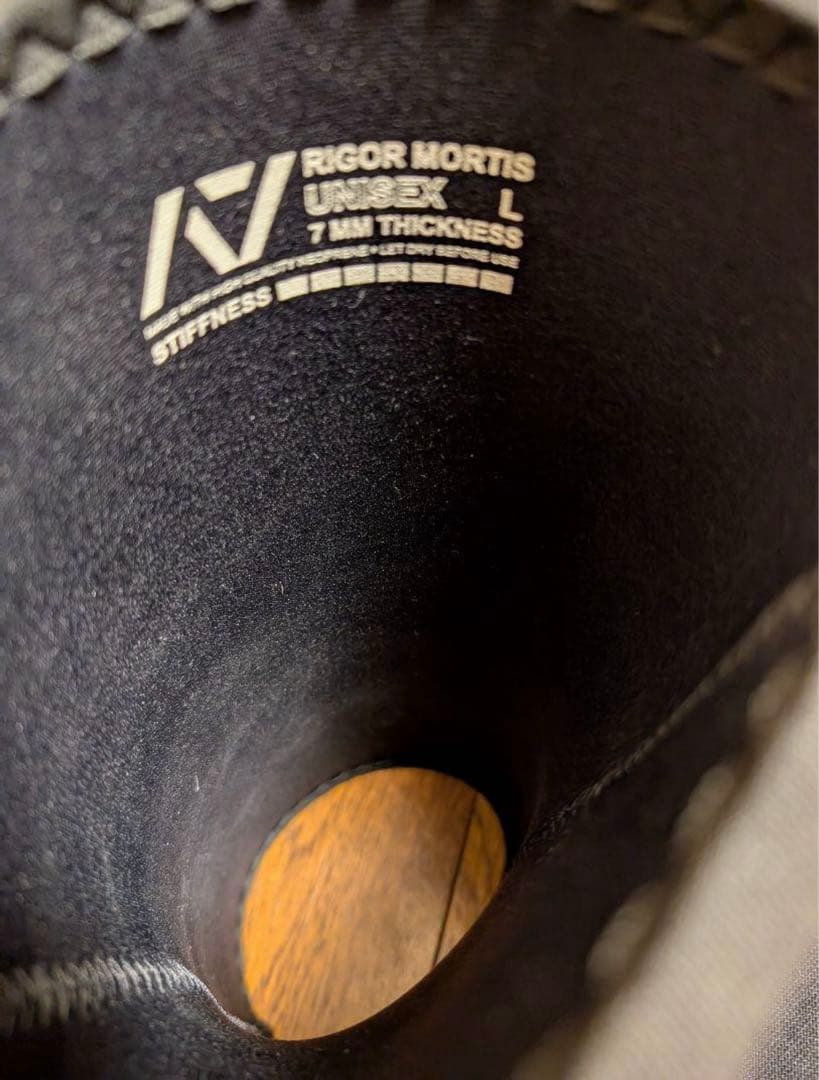 A7 HOURGLASS ニースリーブ Lサイズ　kyuu