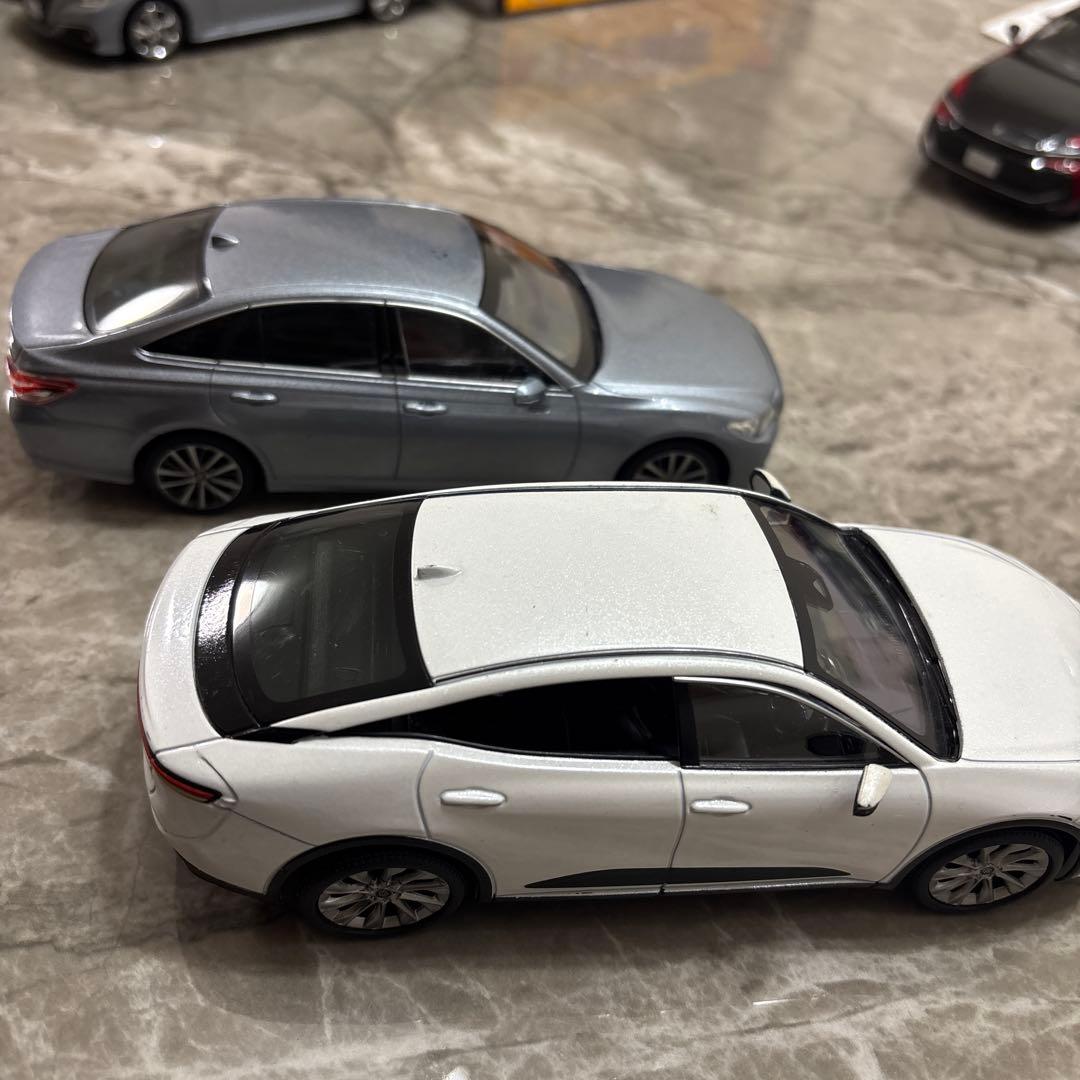 TOYOTAクラウン　ホワイト・シルバー ミニカー非売品