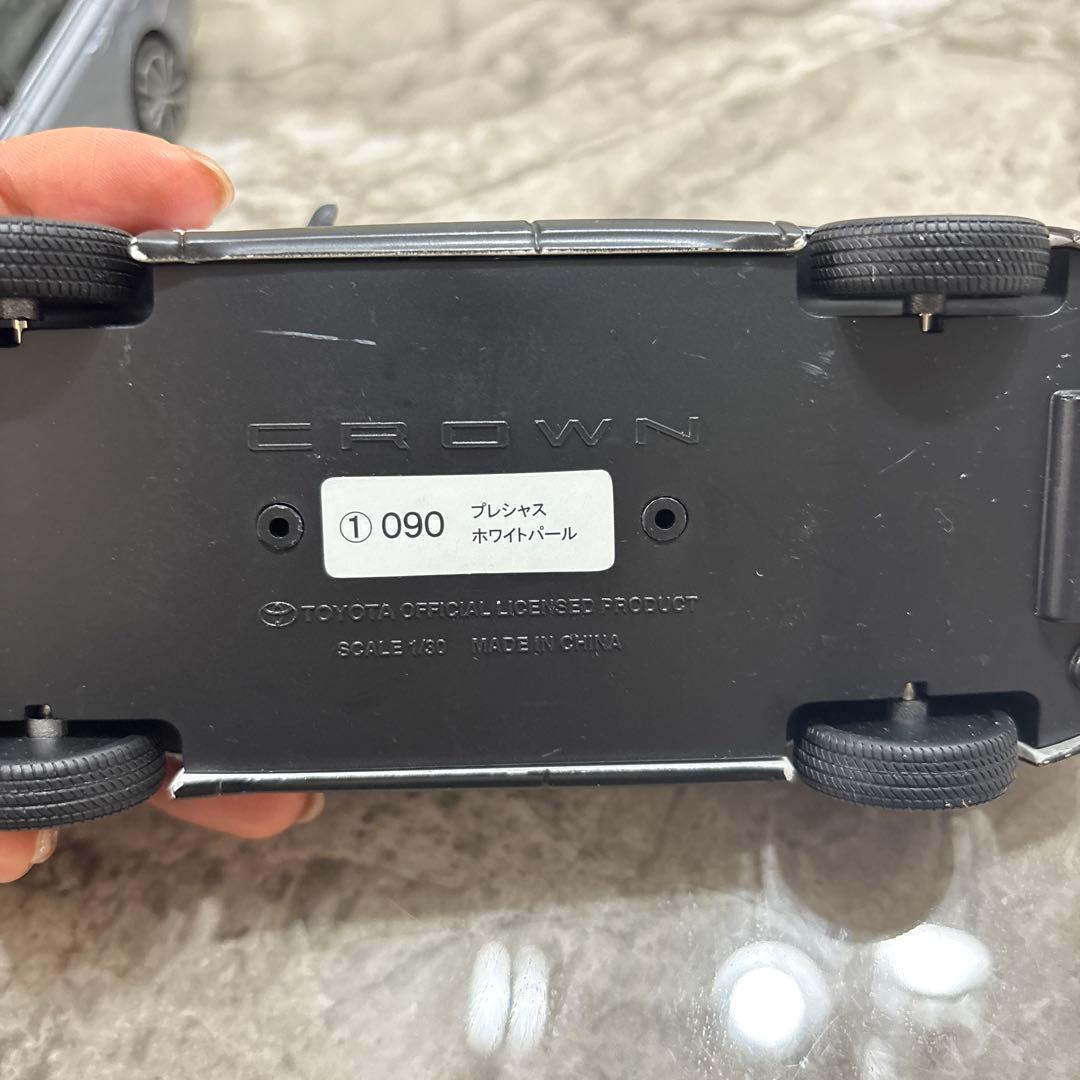 TOYOTAクラウン　ホワイト・シルバー ミニカー非売品
