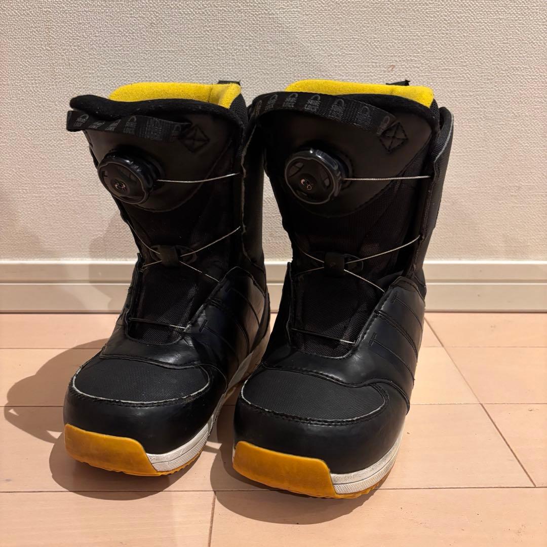 子ども用スノーボードブーツ 黒/黄色 ボアシステム