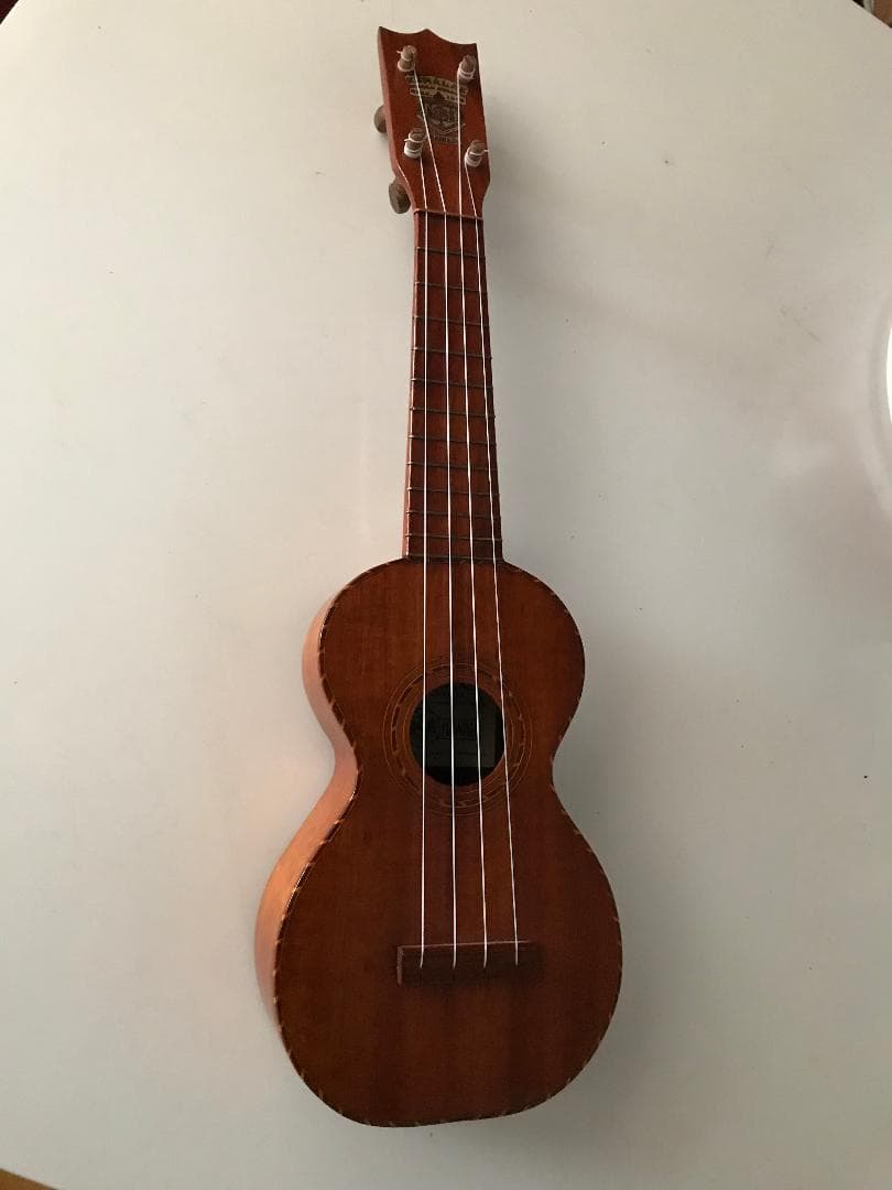 ハワイ初期の名品ウクレレ