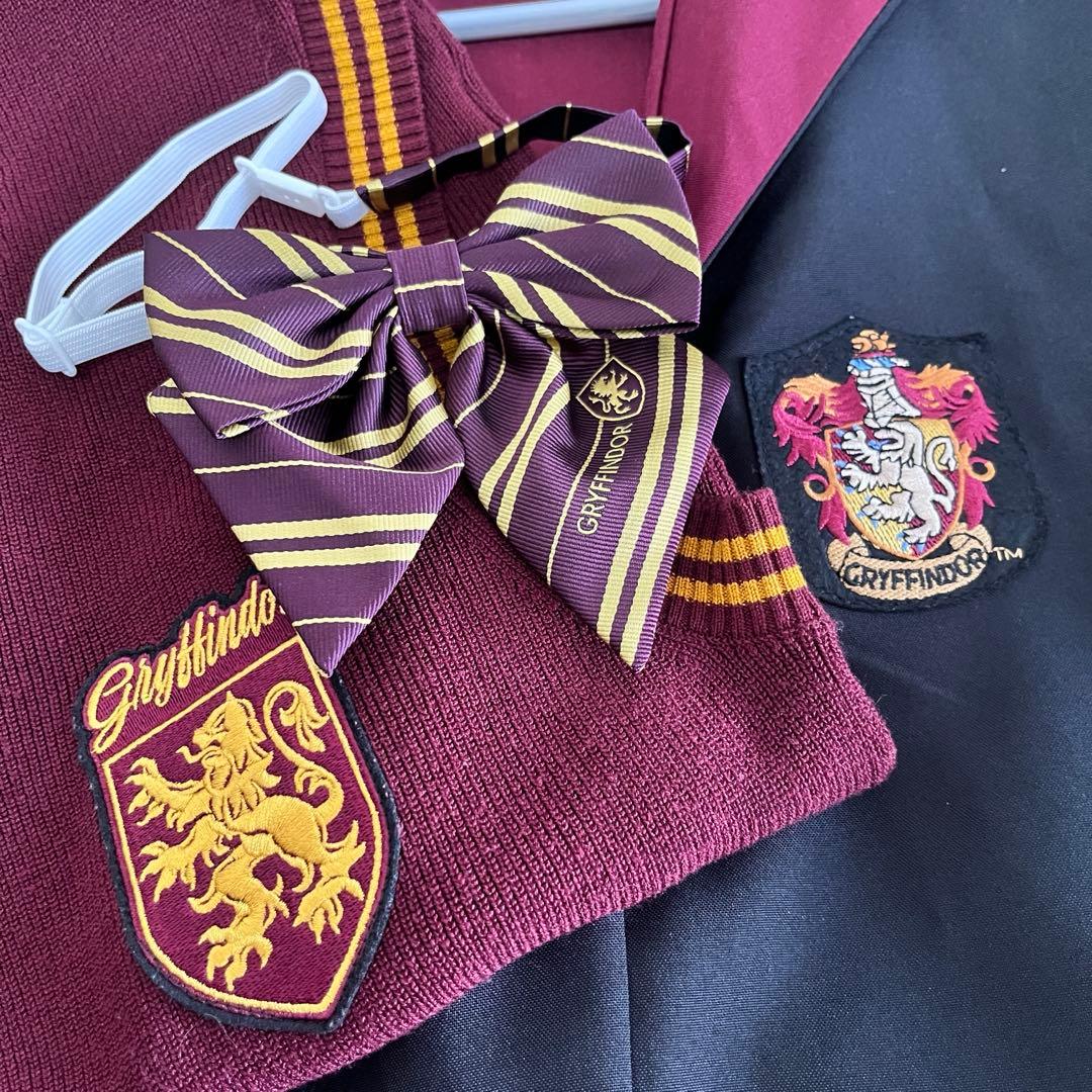 ハリーポッターグリフィンドール ローブ マフラー ベスト リボン 4点セット