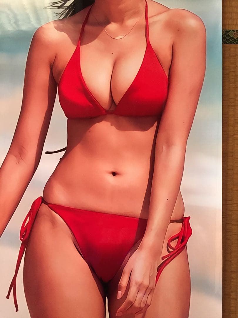 佐野ひなこ 等身大ポスター 赤ビキニで挑発