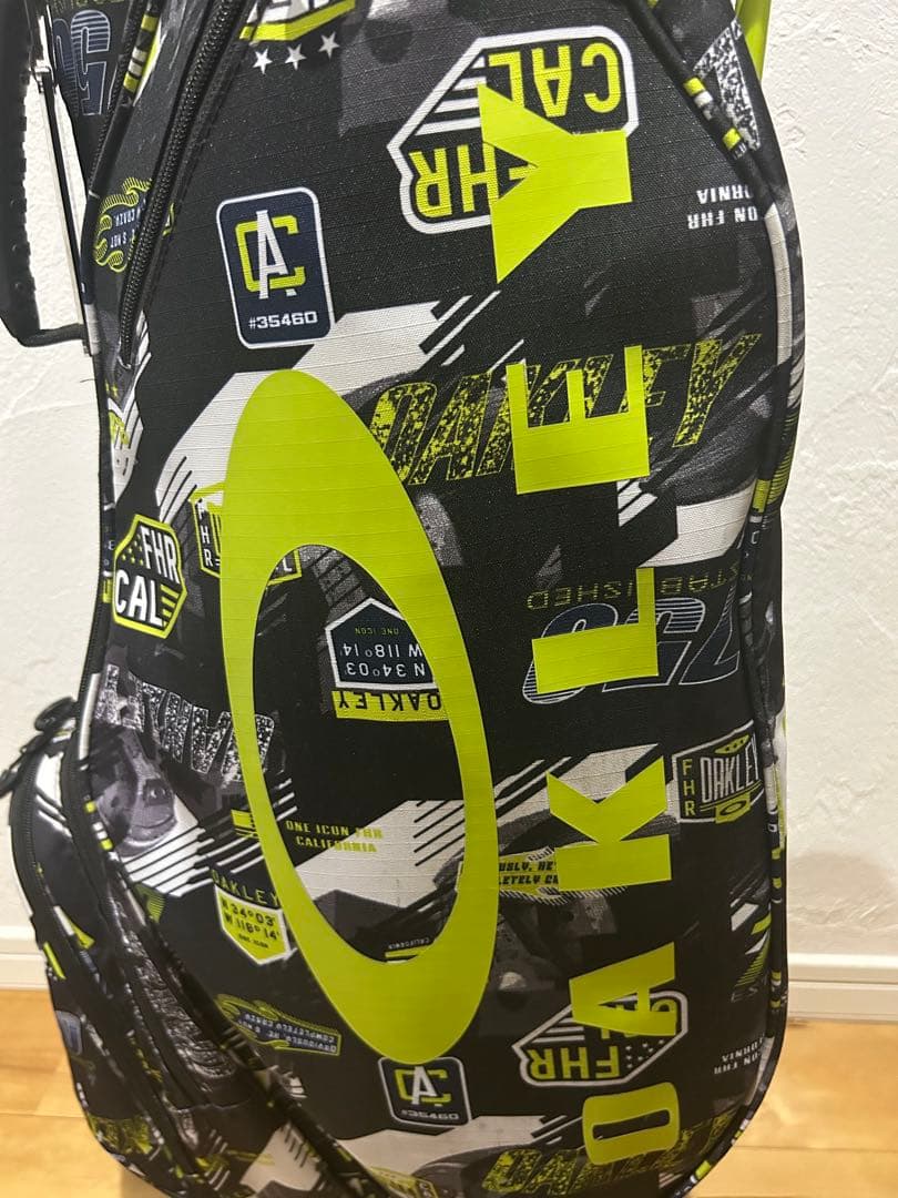 Y*様 OAKLEY スタンド型軽量キャディバッグ 黒/黄