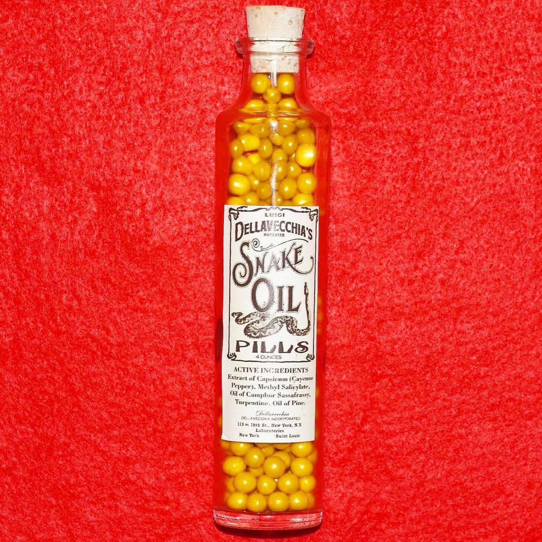 『ローン・レンジャー』小道具 ヘビ油丸薬の瓶