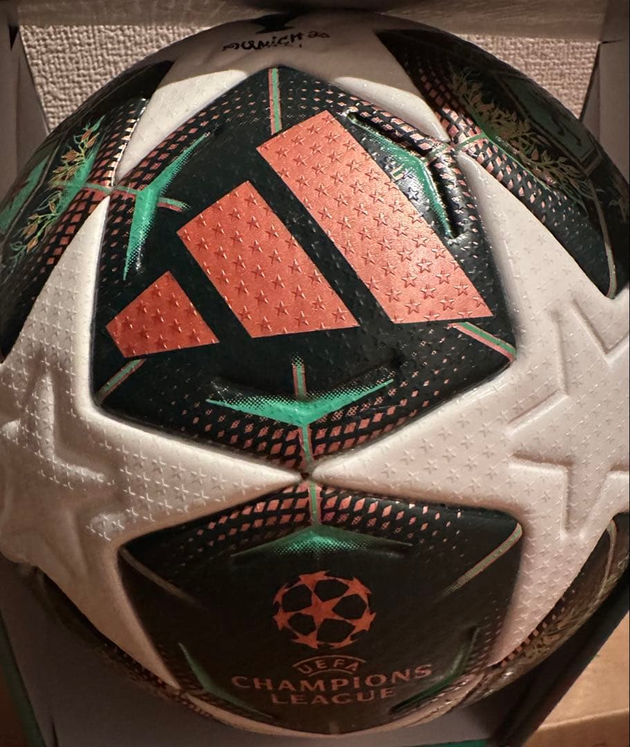 UEFAチャンピオンズリーグ　フィナーレ　ミュンヘンプロ24-25新品未使用箱付
