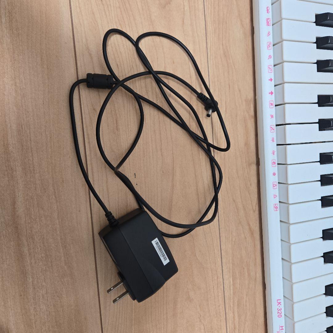 CASIO 電子キーボード ホワイト　LK-320