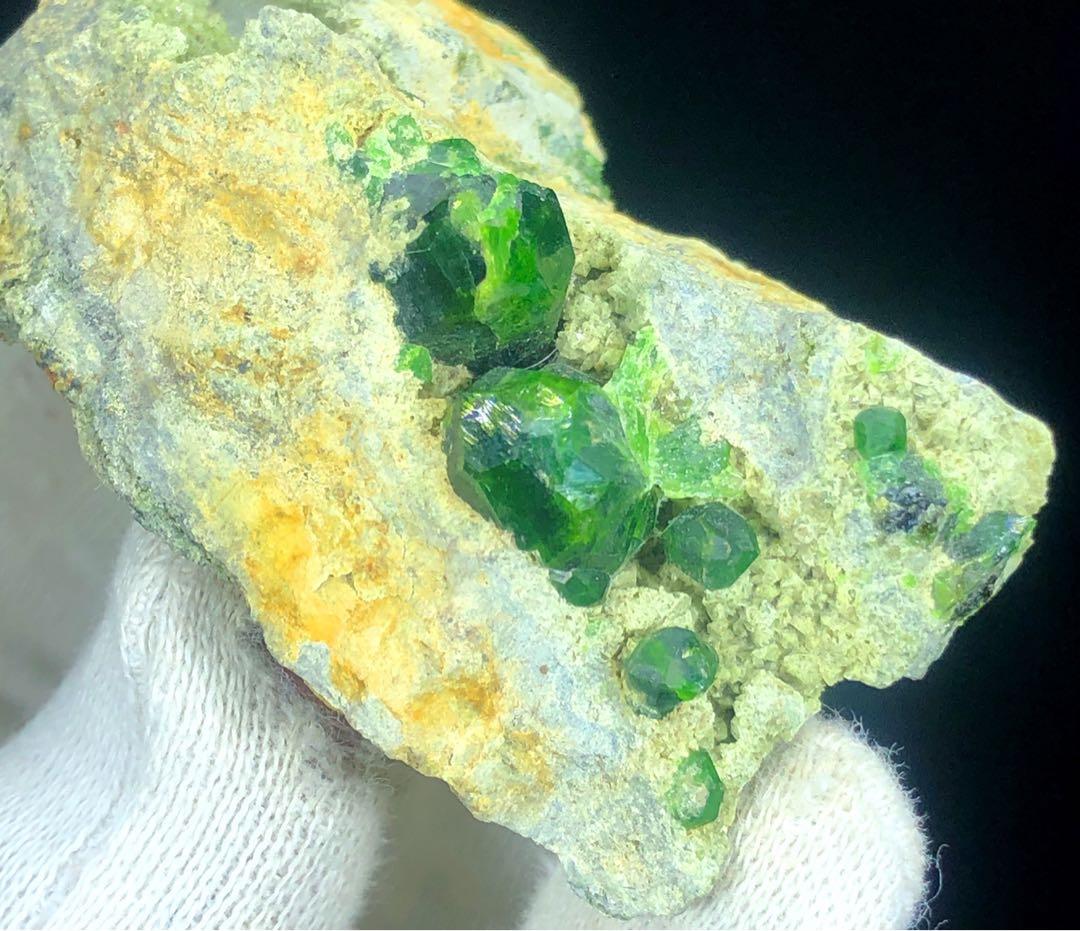 デマントイドグリーンガーネット。