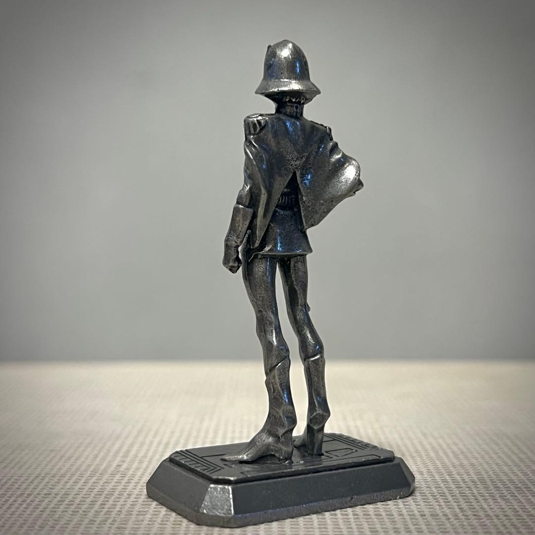 シャア アズナブル 立像 金属製