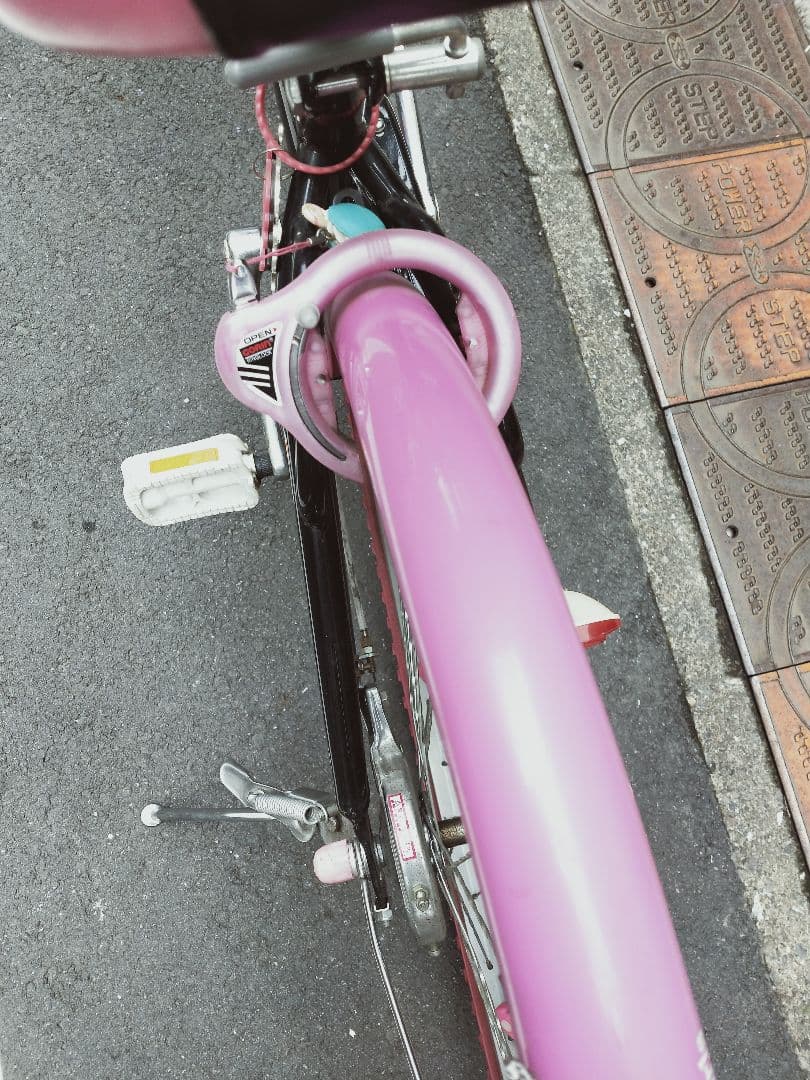 子供用自転車 黒とピンク バスケット付き タイヤサイズ24インチ