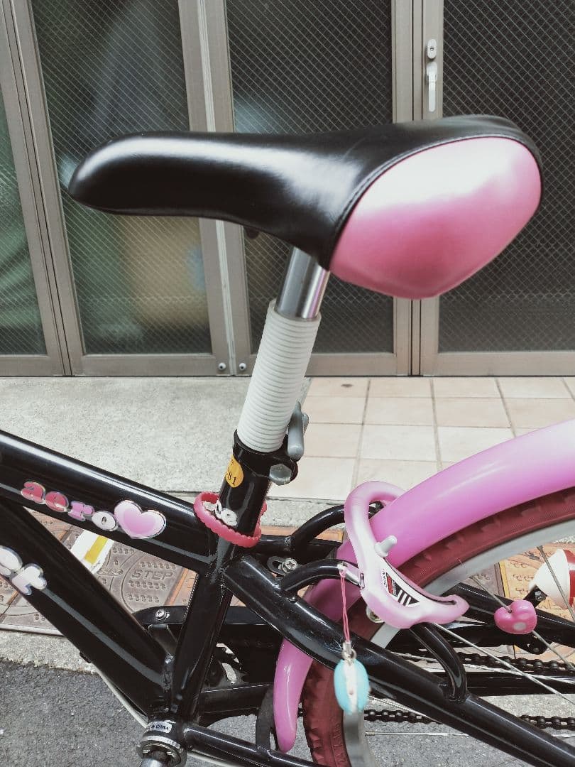 子供用自転車 黒とピンク バスケット付き タイヤサイズ24インチ