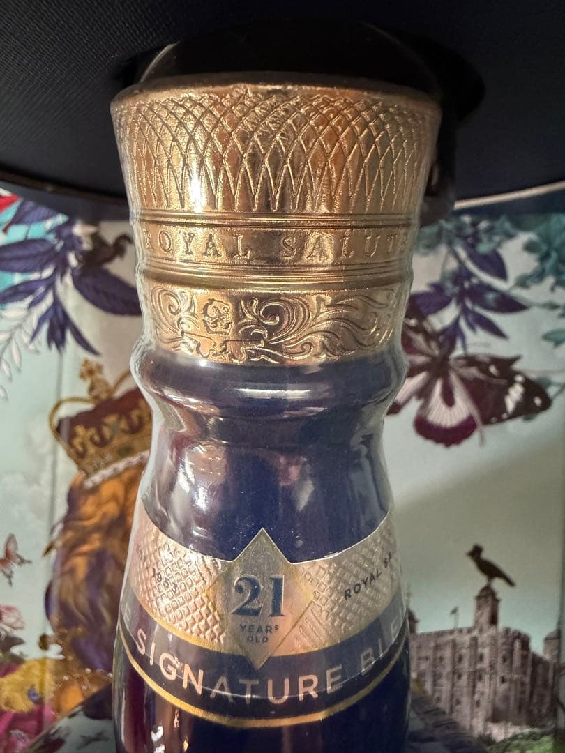 ウイスキー  SALUTE( BLENDED SCOTCH WHISKY)