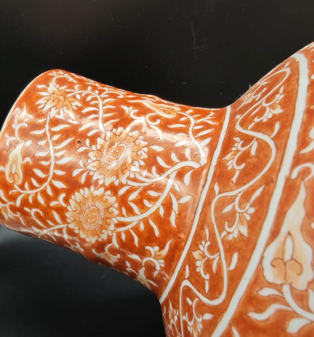 大清乾隆時代　珊瑚紅釉唐草花紋大瓶　　染付二重丸銘(B-18)