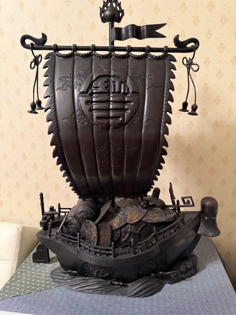 江戸時代　金属製船の彫刻 黒色 伝統的デザイン