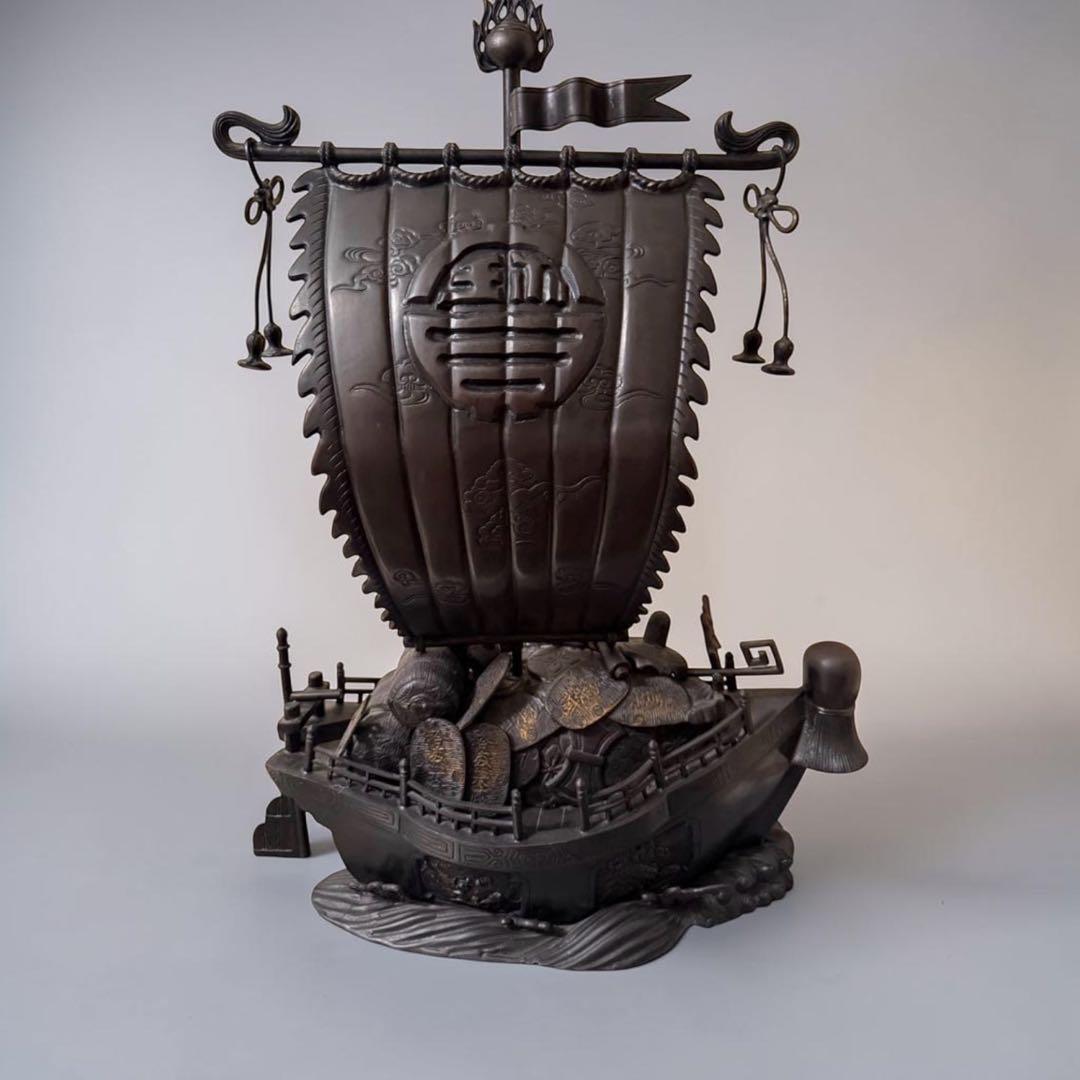 江戸時代　金属製船の彫刻 黒色 伝統的デザイン