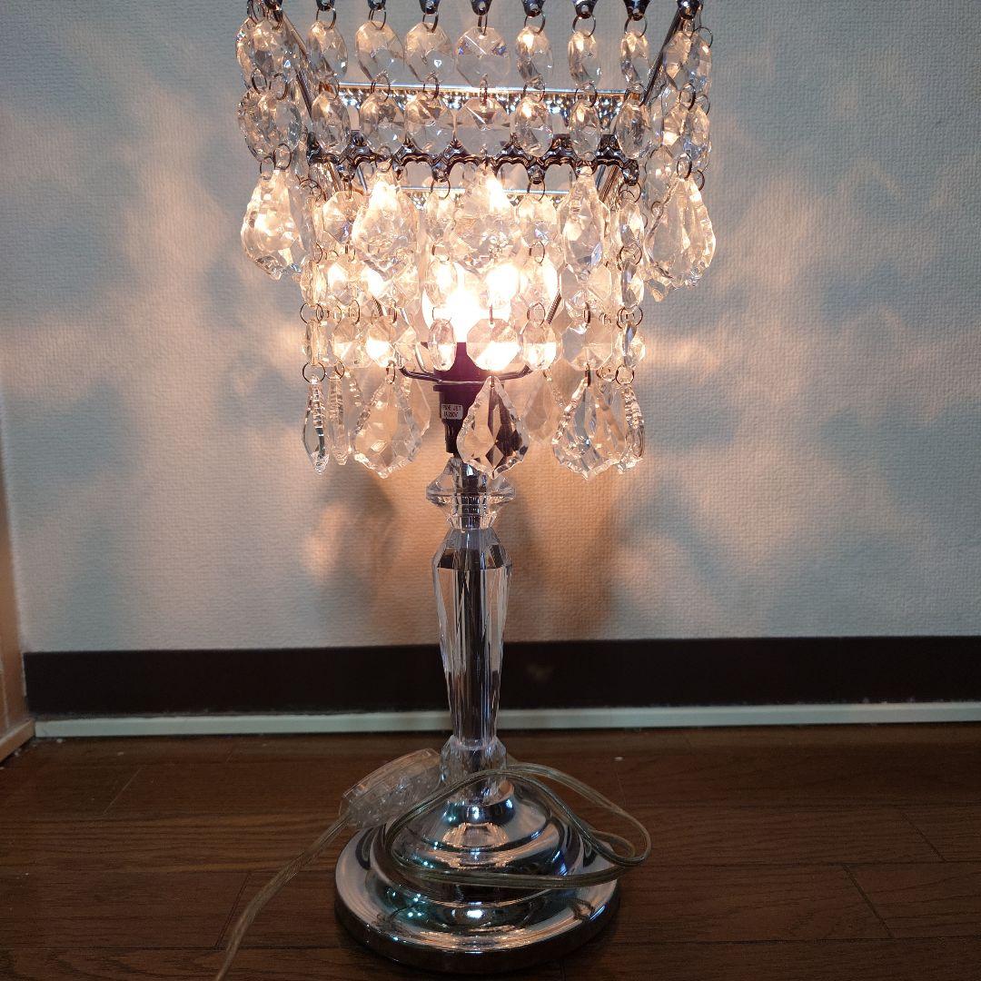 シャンデリア クリスタルビーズ装飾のシルバーランプ