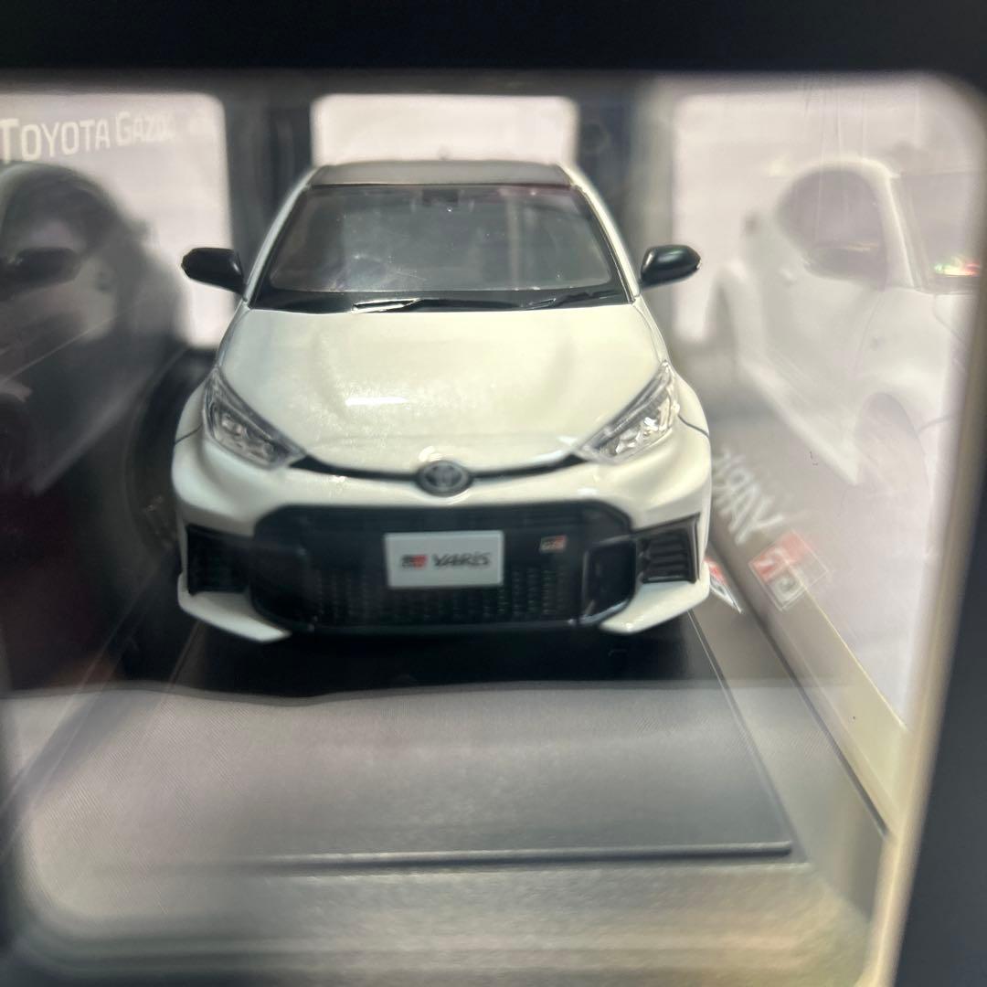 GRヤリス　白　プラチナホワイトパールマイカ　カラーサンプル