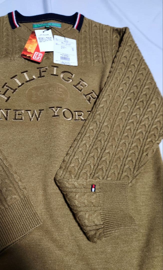 トミーヒルフィガー　ケーブルニットセーター カーキ 新品タグ付き