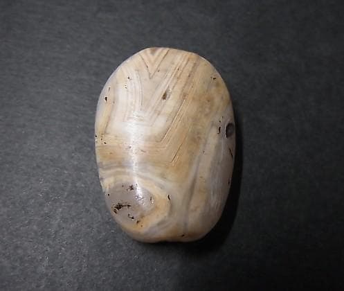 ★K0401★ 古代石 (214) 出土　リアルなスレマニ　 縞瑪瑙 ビーズ