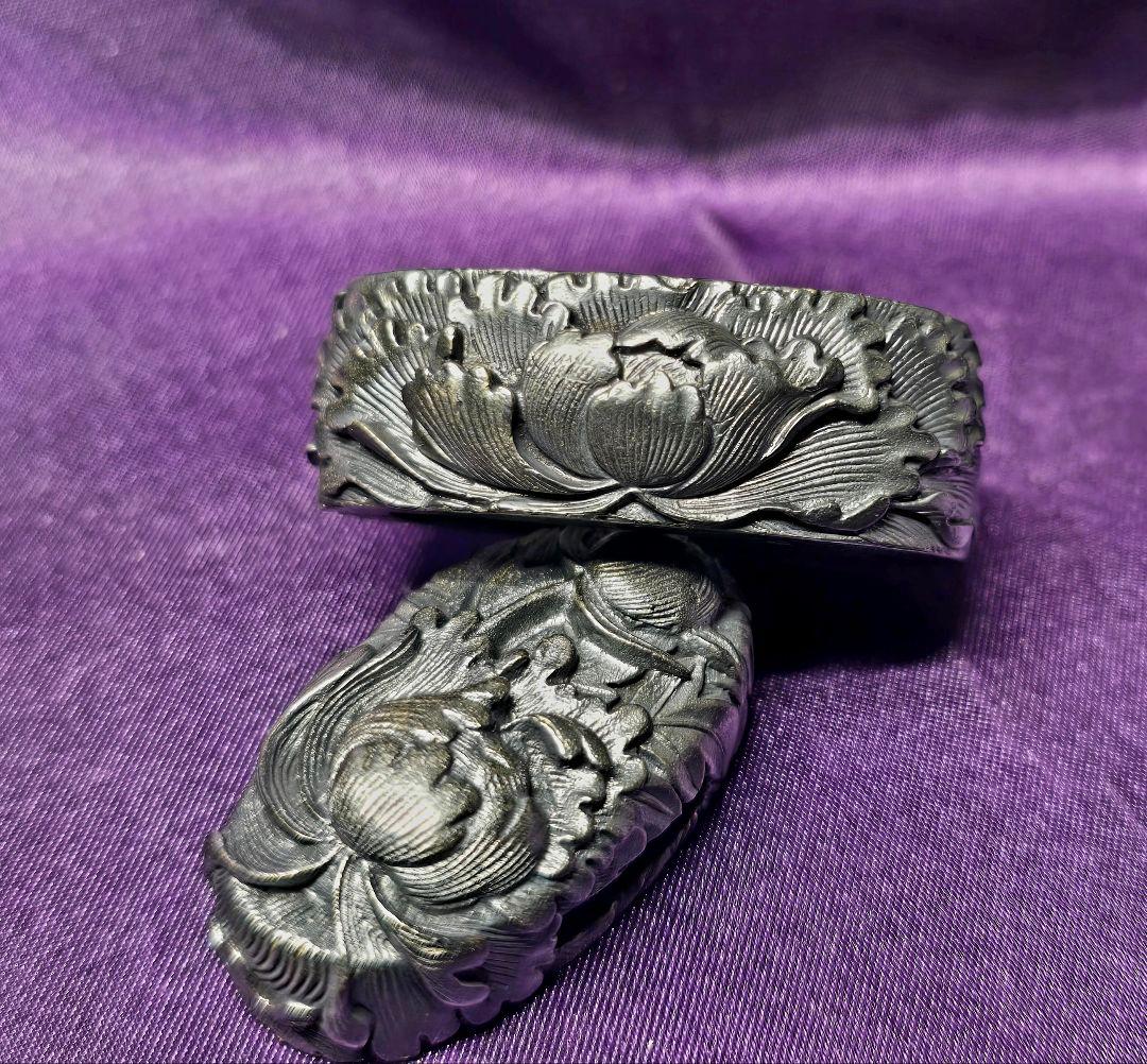 牡丹 高彫　縁頭鐺三点一作　刀装具