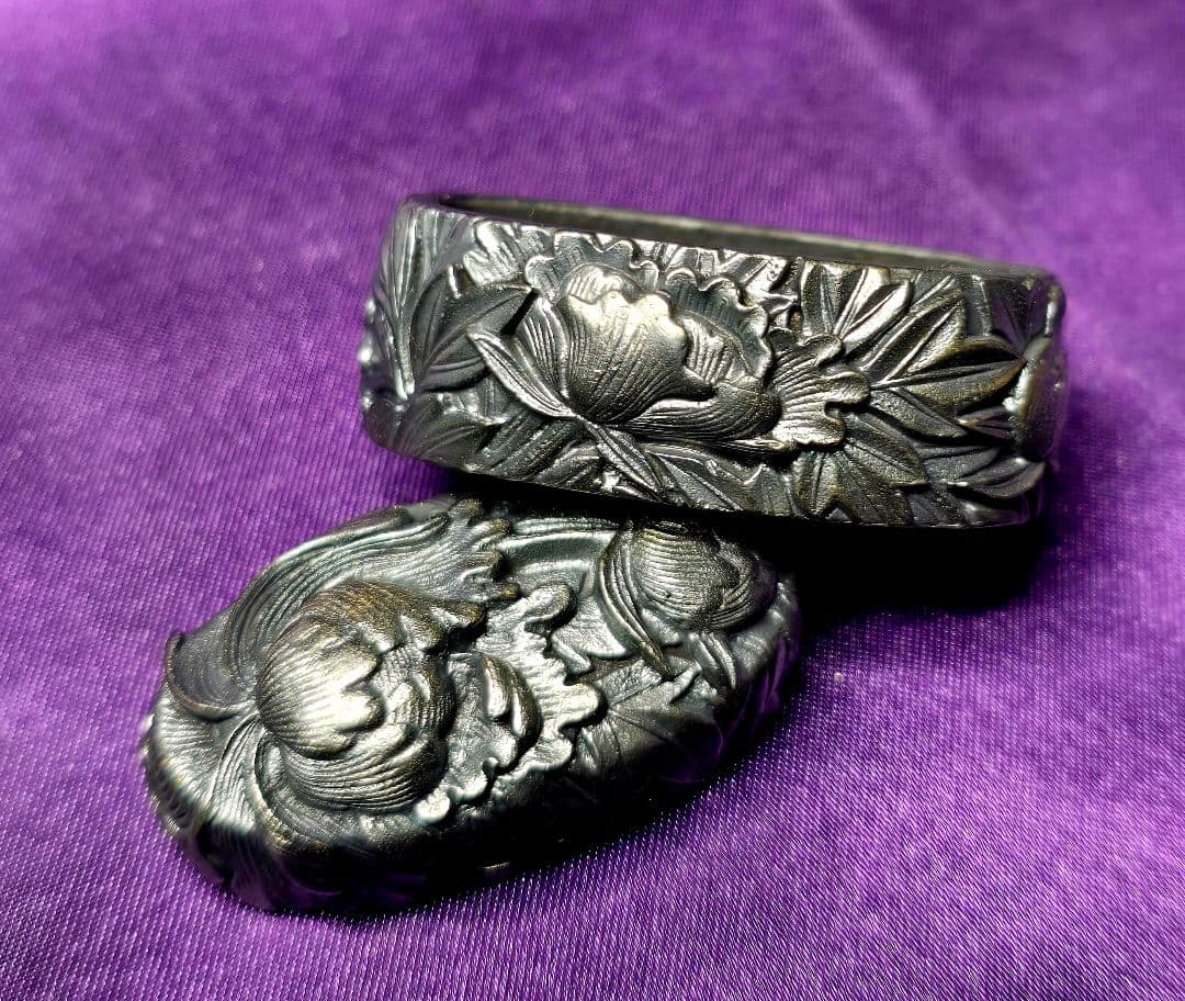 牡丹 高彫　縁頭鐺三点一作　刀装具