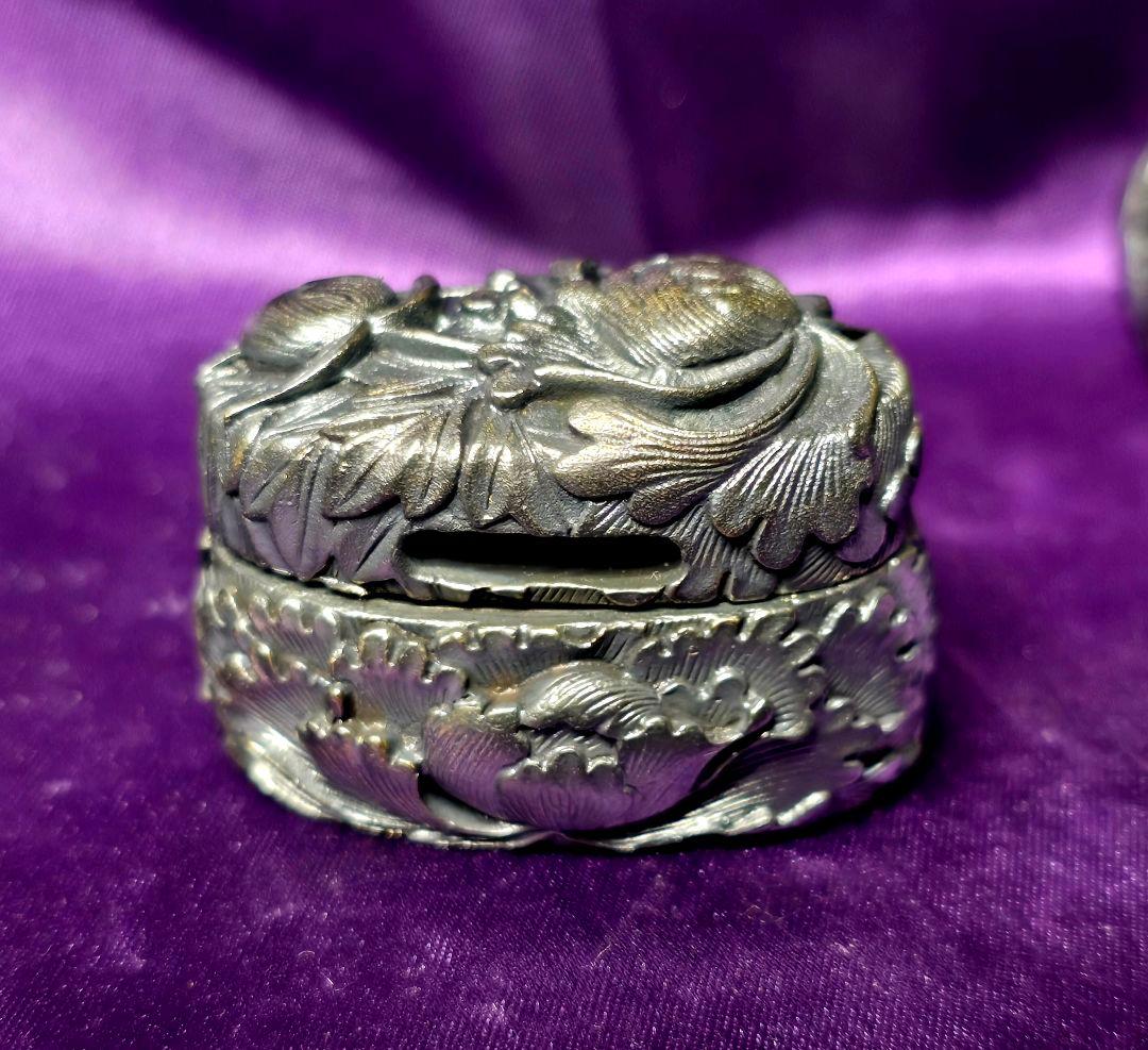 牡丹 高彫　縁頭鐺三点一作　刀装具