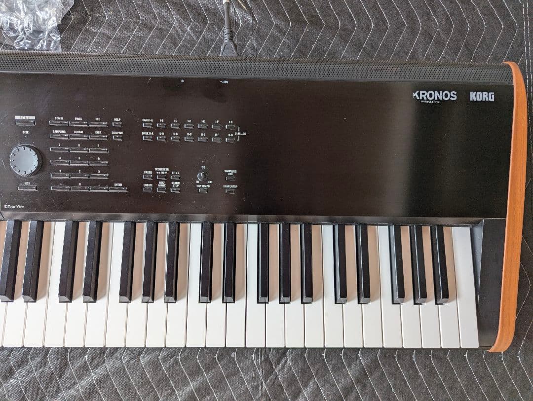 お買い得 美品 KORG KRONOS2-88 シンセサイザ